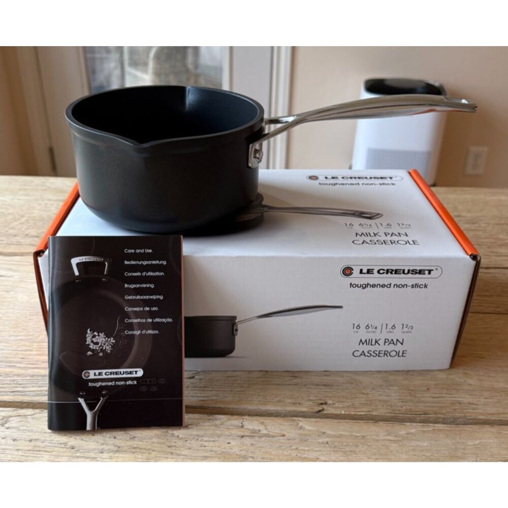 Le Creuset Toughened Non-Stick Milk Pan w/2 spouts 1 2/3 quarts 6.25 in NEW